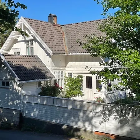 Feriehus Sentrumsnaer Og Sjarmerende Bolig Til Leie I Arendal