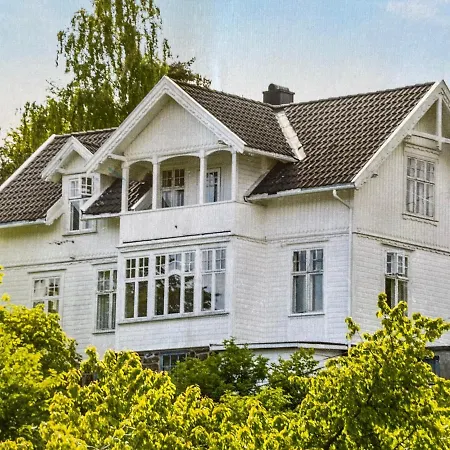 Sentrumsnaer Og Sjarmerende Bolig Til Leie I Arendal