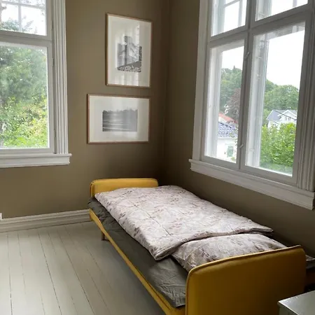 Feriehus Sentrumsnaer Og Sjarmerende Bolig Til Leie I *
