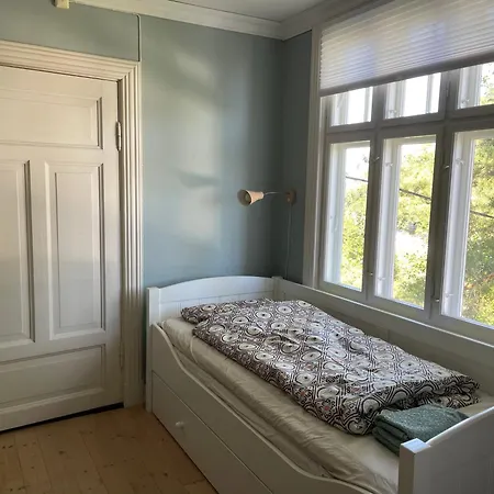 Sentrumsnaer Og Sjarmerende Bolig Til Leie I * Arendal