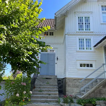 Sentrumsnaer Og Sjarmerende Bolig Til Leie I Feriehus *